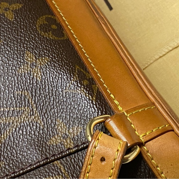 💗💗💗SOLD💗💗💗
🤩MONTSOURIS PM BACKPACK MONOGRAM🤩 - Picture 13 of 16